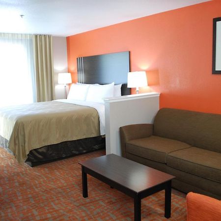 Quality Inn & Suites Fresno Northwest Экстерьер фото