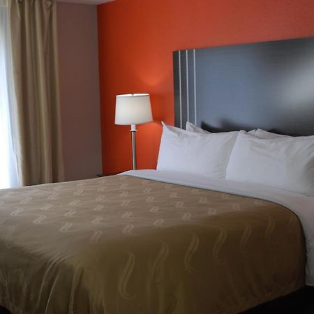 Quality Inn & Suites Fresno Northwest Экстерьер фото
