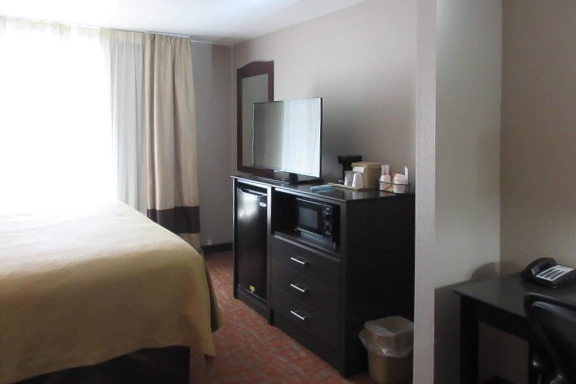 Quality Inn & Suites Fresno Northwest Экстерьер фото