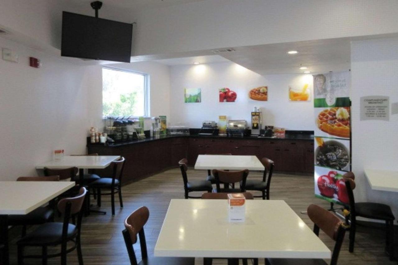 Quality Inn & Suites Fresno Northwest Экстерьер фото