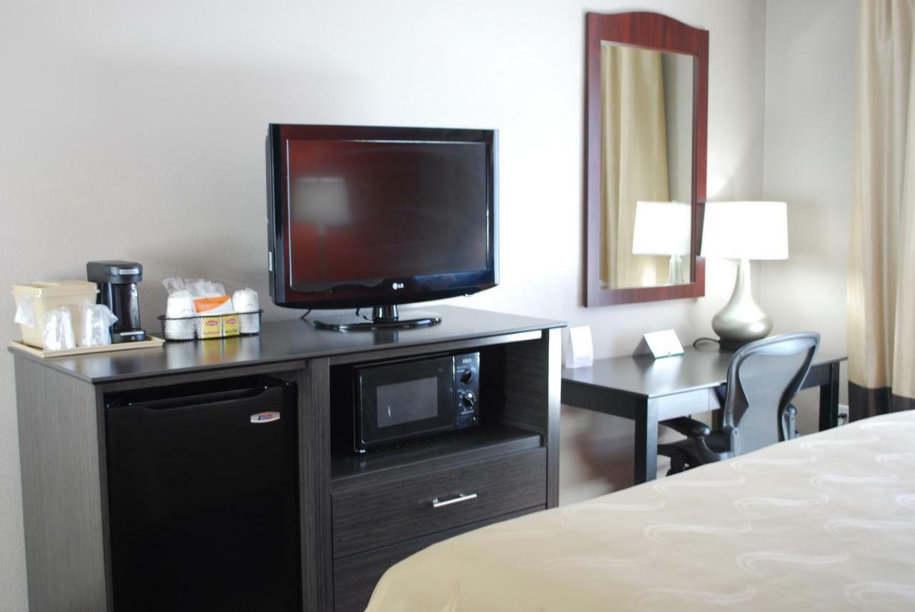 Quality Inn & Suites Fresno Northwest Экстерьер фото
